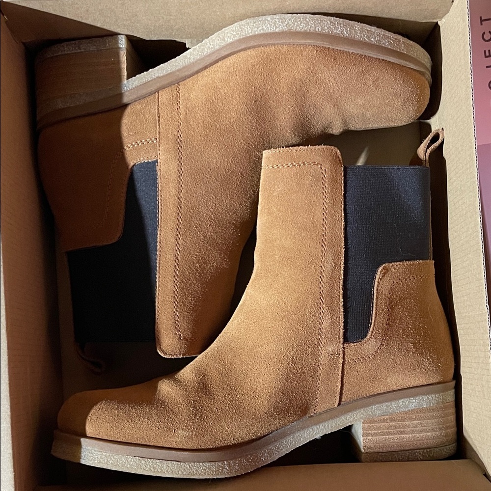 Sofft Santee porto red 9.5 woman’s Tan Suede Chelsea Boots